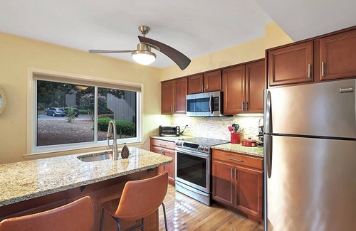 Pinehurst Condo | Jewel by the lake! Water + pool views, stylish 3BR