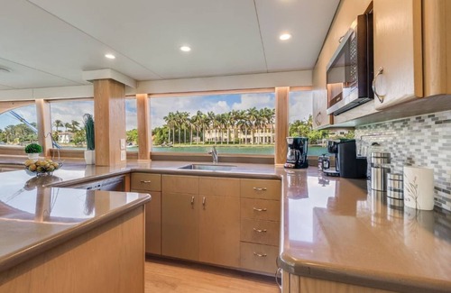 Mid Beach Boat Rental | Jewel of the Nile Yacht Hotel and Cruises