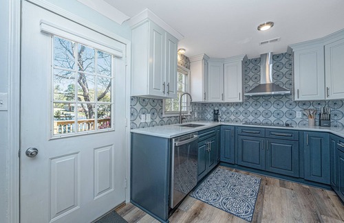 Manning House | Jewel on the Lake - Relaxing Lakefront Home