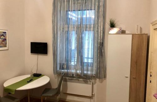 Ujlipotvaros Apartment | Jewelry Box in Central Budapest
