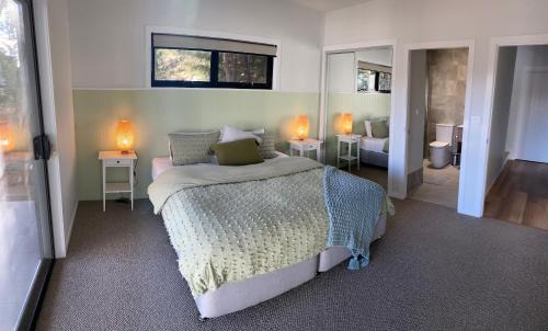 East Jindabyne House | Jindabyne House 2, Modern 3 bedroom home, lake & mountain views with fireplace