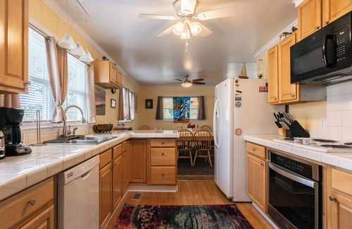 Ocracoke House | JJ's Getaway: Spacious pet friendly home, centrally located.