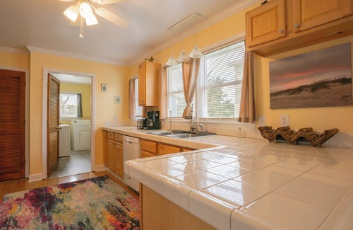 Ocracoke House | JJ's Getaway: Spacious pet friendly home, centrally located.