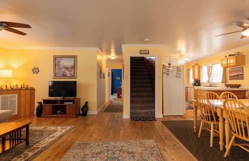 Ocracoke House | JJ's Getaway: Spacious pet friendly home, centrally located.