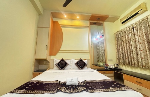 Sadar Hotel | JK Rooms 149 Thakur Galaxy