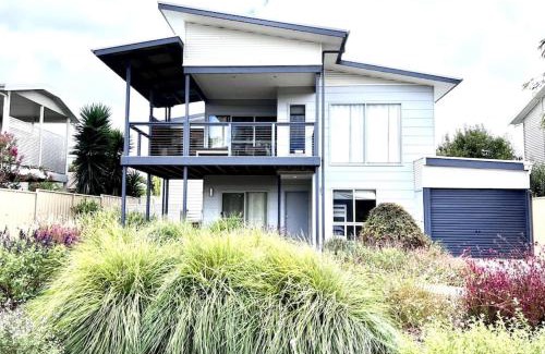 Aldinga Beach House | Jo's Sanctuary- 4 Bdrms Sleeps 10 Beach & scrub