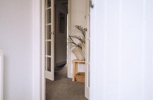 Weymouth Apartment | Joannes Retreat, Dog Friendly Property in Weymouth with Free Parking
