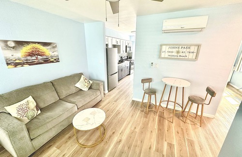Madeira Beach Apartment | Johns Pass Retreat 1~Walk to 100+ Vendors & Beach