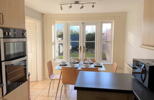 Wellingborough House | Johnson Townhouse 8 person serviced accommodation