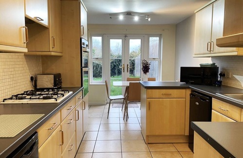 Wellingborough House | Johnson Townhouse 8 person serviced accommodation