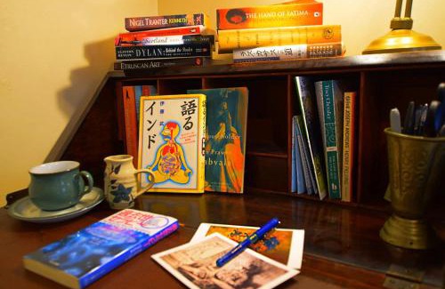 Old Town Apartment | JOIVY Bohemian Writers Retreat in Old Town