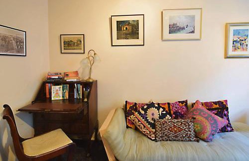Old Town Apartment | JOIVY Bohemian Writers Retreat in Old Town