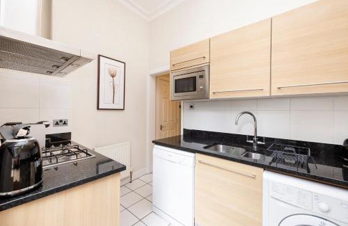 Stockbridge Apartment | JOIVY Chic Apartment near Stockbridge Market