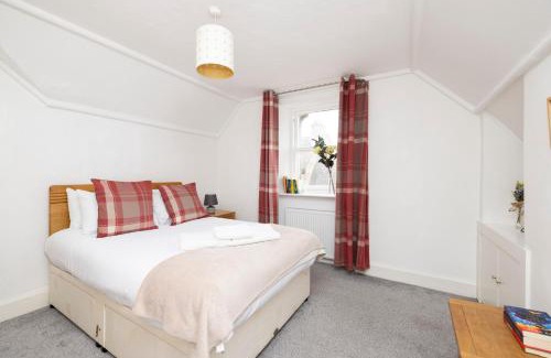 Old Town Apartment | JOIVY Cosy Flat in the Heart of Edinburgh