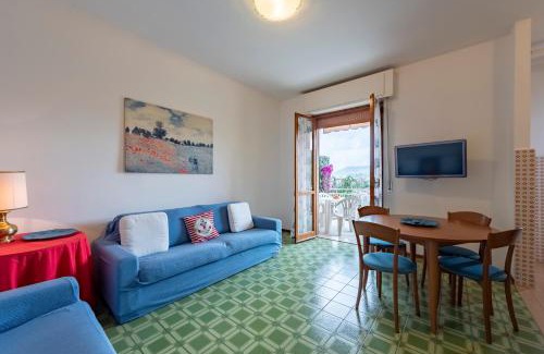 Rapallo Apartment | JOIVY Seaview Charming Flat with Common Pool & Tennis