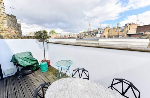Pimlico Apartment | JOIVY Splendid 3 bed with roof terrace in leafy Pimlico