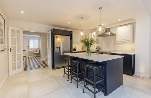 Chelsea Apartment | JOIVY Stunning 3-bed house w/roof terrace near King’s Road in Chelsea, London