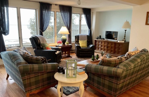Lake Leelanau Condo | JOLLI-LODGE~Beach Resort in Leland