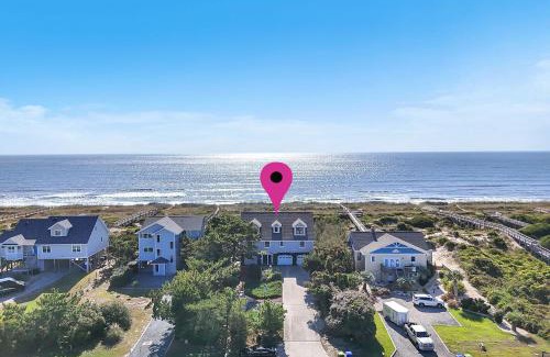 Caswell Beach House | Jonahs Whale by Oak Island Accommodations