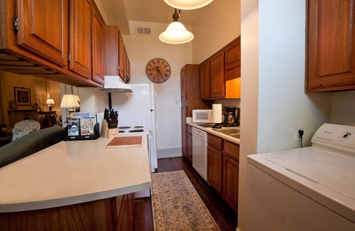 Historic Downtown Savannah Apartment | Jones Street Getaway w/Lunch from Mrs. Wilkes Restaurant by Lucky Savannah