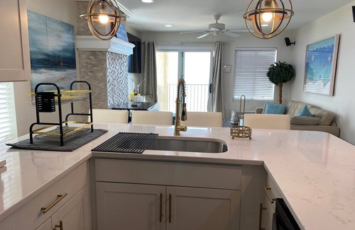 Northeast Virginia Beach Condo | Joshua2 on the Boardwalk with Spacious 3 Bedrooms, 2 Bths, Kitchen & Indoor Pool