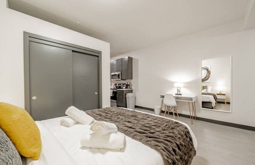 Westown Apartment | Journal Commons 314 · Spacious 1BR Studio | Walk to Fiser Forum | WI-FI