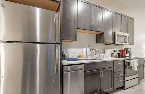 Westown Apartment | Journal Commons 314 · Spacious 1BR Studio | Walk to Fiser Forum | WI-FI