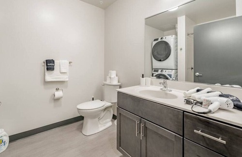 Westown Apartment | Journal Commons 314 · Spacious 1BR Studio | Walk to Fiser Forum | WI-FI