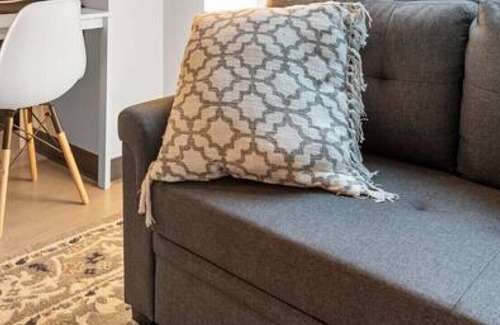 Westown Apartment | Journal Commons 325 · Luxurious Cozy 1BR near Historic Third Ward