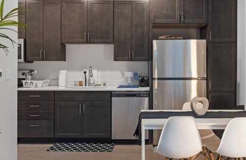 Westown Apartment | Journal Commons 325 · Luxurious Cozy 1BR near Historic Third Ward