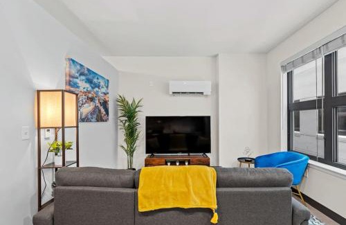 Westown Apartment | Journal Commons 331 Designer Luxe 1BR in Historic West Town Fast WI-FI
