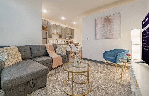 Westown Apartment | Journal Commons 424 · Historic Hidden Gem 1 BR | High Speed WI-FI | Gym