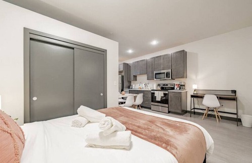 Westown Apartment | Journal Commons 424 · Historic Hidden Gem 1 BR | High Speed WI-FI | Gym