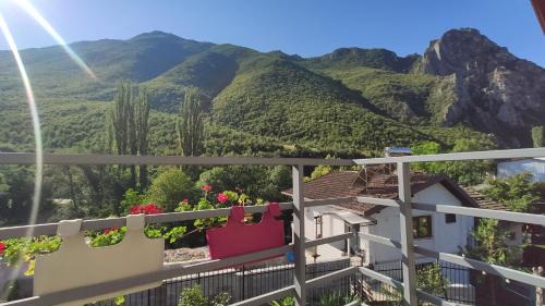 Dolna Matka House | Jovanov Residence - Remote & Accessible