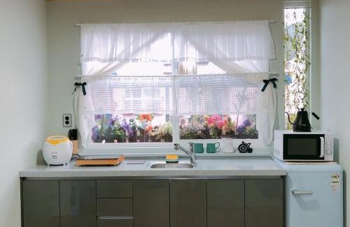 Gujwa House | Joy Pingble House