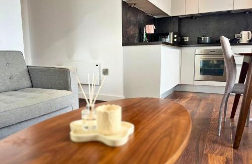 Moffat Apartment | Joyful Group - Deansgate 2BR Chic City Gardens Apartment