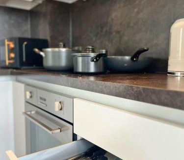 Moffat Apartment | Joyful Group - Deansgate 2BR Chic City Gardens Apartment