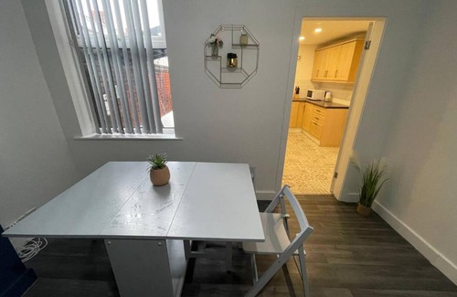 Liverpool House | Joyous Private Room in City Centre