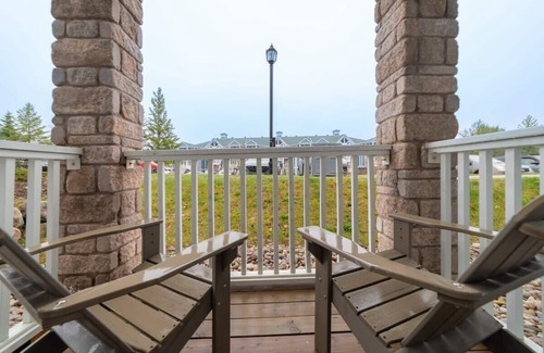 Oro-Medonte Apartment | Jr Club Suite: Kitchenette, Pool, HotTub, Gym, BBQ