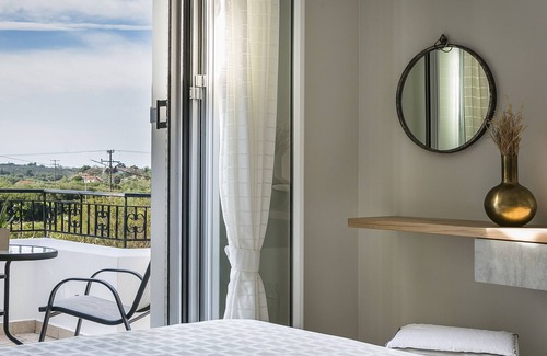 Mazarakata Apartment | Julia's Boutique Suites, Travliata, Cephallonia