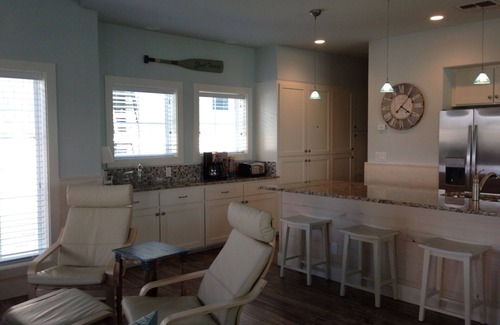 Port Aransas House | July 28 & 29 -2 Nt SPECIAL! 6 BR ~5.5 BA ~Beach Access ~Private Pool ~Sleeps 16