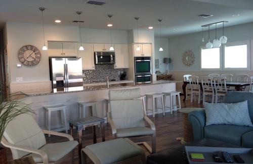 Port Aransas House | July 28 & 29 -2 Nt SPECIAL! 6 BR ~5.5 BA ~Beach Access ~Private Pool ~Sleeps 16
