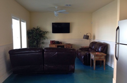 Port Aransas House | July 28 & 29 -2 Nt SPECIAL! 6 BR ~5.5 BA ~Beach Access ~Private Pool ~Sleeps 16