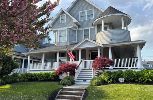 Avon by the Sea House | July 4 at the Jersey Shore! 5+ BR house 1 block from beach/private pool in Avon