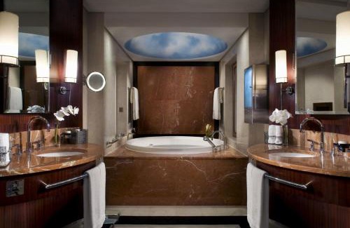 Trade Center Hotel | Jumeirah Emirates Towers Dubai