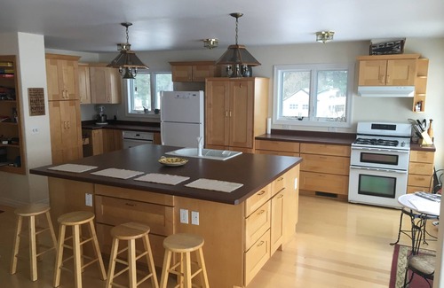 Coloma House | June 2025 dates available