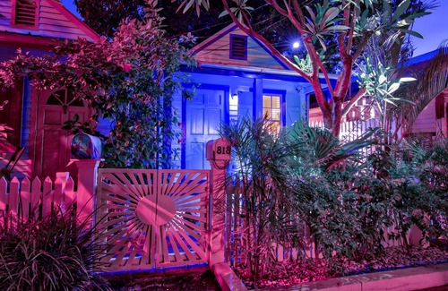 Old Town House | June & August 2026 now available! Old Town PRIVATE 3BR Lagoon Pool& FIVE stars!