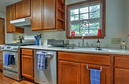 Downtown Juneau Apartment | Juneau Hideaway-Glaciers-5 min to downtown- Hiking
