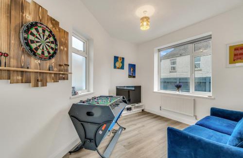 Plymouth House | JUNGLE HOT TUB, games room, near eateries, micro brewery, pubs, beauty salons and boutique shops, Argyle, free Netflix, in the heart of Plymouth - Dogs welcome - Hosted by Absolute Accommodation Plymouth