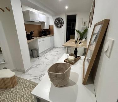 Beauvais Apartment | Jungle house